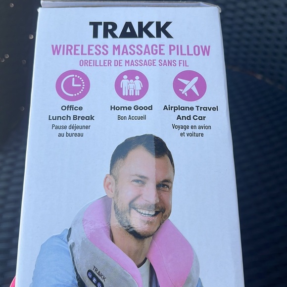 TRAKK WIRELESS MASSAGE TRAVEL PILLOW - Picture 1 of 13